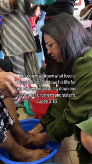 Washing of the feet ✨

“This is how we know what love is: Jesus Christ laid down his life for us. And we ought to lay down our lives for our brothers and sisters.”
‭‭1 John‬ ‭3‬:‭16‬ ❤️

#goodfriday #church #service #lovelikejesus #washingoffeet